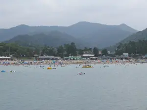 海から海岸を臨む